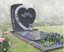 Grafsteen met hartvorm en prikwerk foto 1