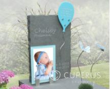 Grafsteen voor kind met ballon, vlinders en foto op glas foto 2