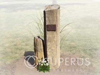 Natuurlijke grafsteen basalt zuilen