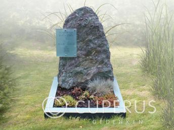 Natuurlijke ruwe grafsteen met glazen tekstplaatje