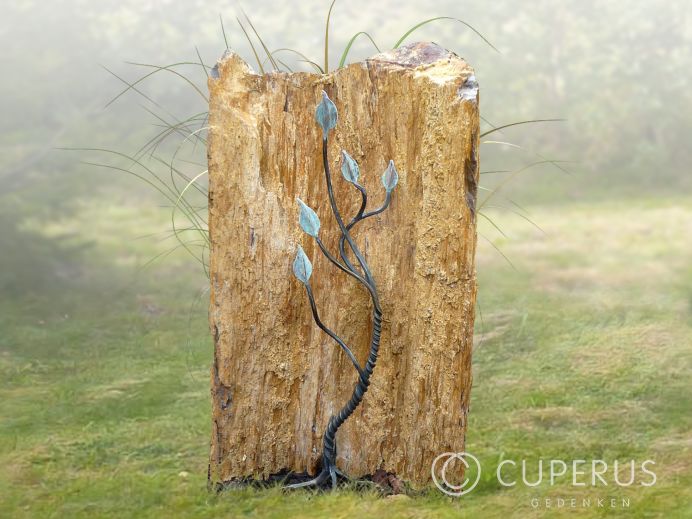 Natuurlijke versteend houten stam met bronzen boompje foto 1