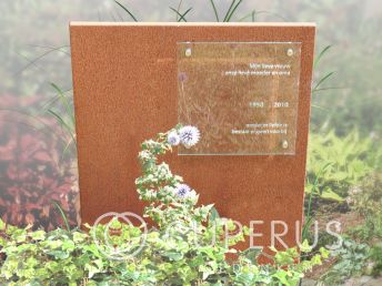 Rechthoekige grafsteen van Cortenstaal met glazen tekstplaat