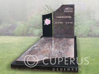 Rechthoekige rode grafsteen met roze bloem