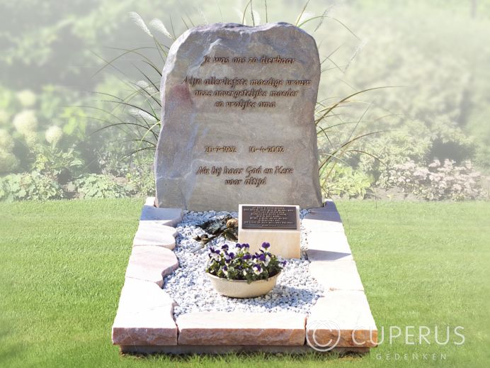 Ruw grafmonument foto 1