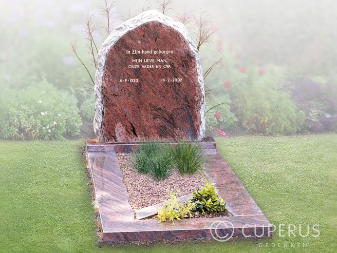 Ruwe grafmonument rood graniet foto 1