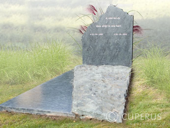 Ruwe grafsteen van Diabas foto 1