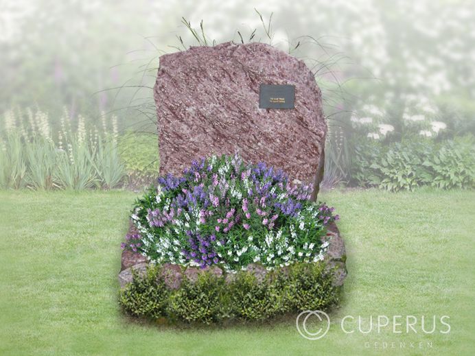 Ruwe steen gedenkteken foto 1