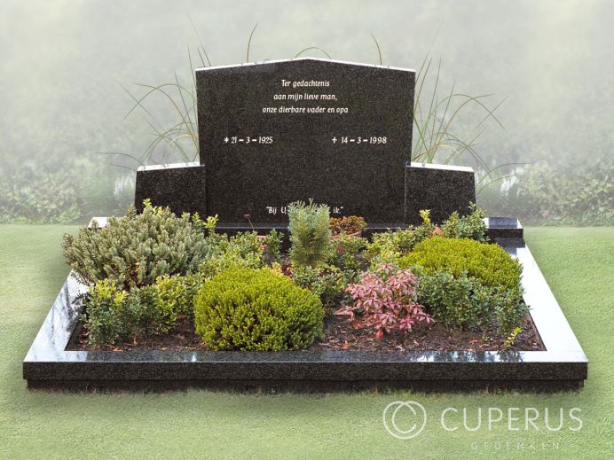 Schuin aflopend familie grafsteen van Impala graniet foto 1