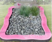Glazen grafsteen voor meisje met vlinders foto 3