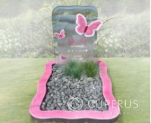 Glazen grafsteen voor meisje met vlinders foto 1