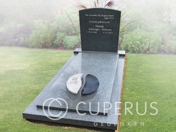 Urn op grafmonument