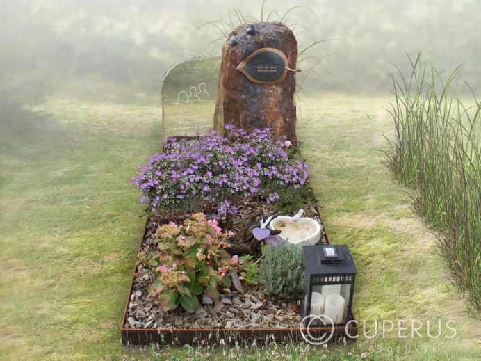 Versteend hout grafmonument foto 1