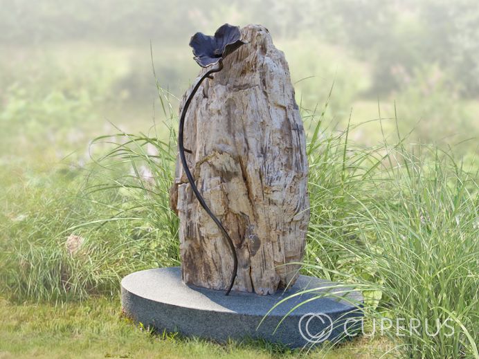 Versteent houten stammetje met bloem van Koper foto 1