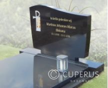 Zwarte grafsteen van Natuursteen met golfkop en graflantaarn foto 2