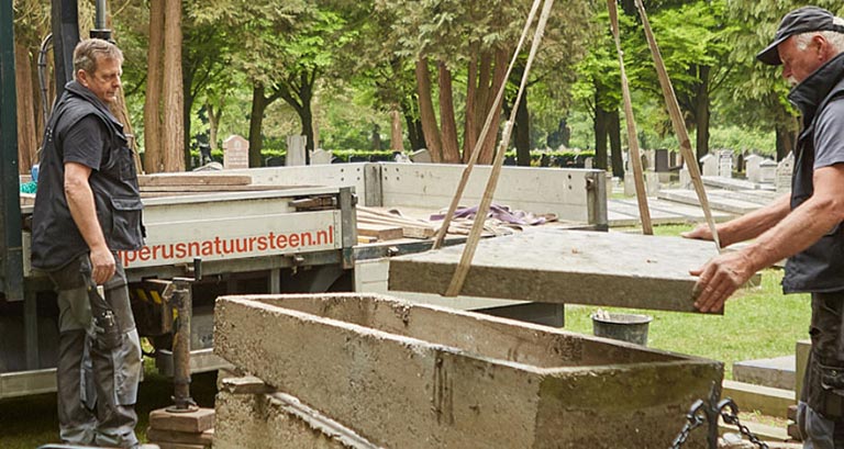 bijbegraven en bijbeletteren grafmonumenten in Ter